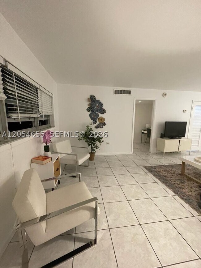 Building Photo - 401 Biscayne Blvd