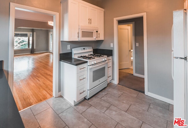 Building Photo - 817 Westmount Dr
