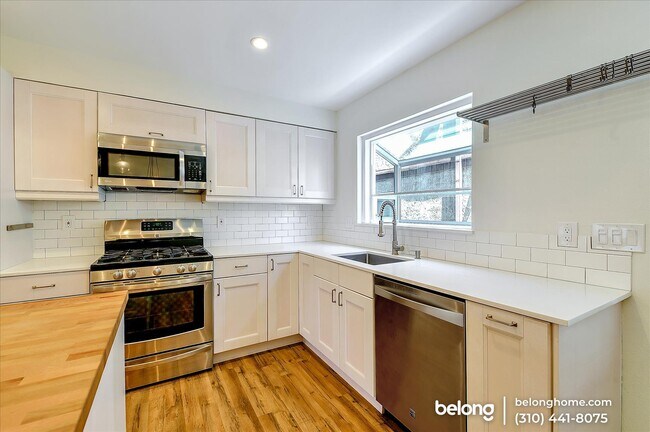 Building Photo - 720 Waterloo St