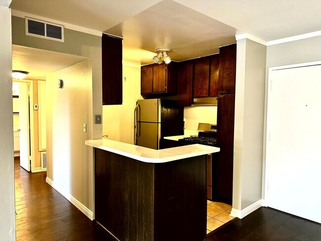Building Photo - ***MOVE-IN SPECIAL 2 WEEKS FREE RENT***Spa...
