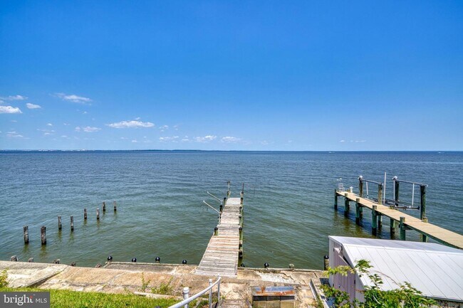 Building Photo - 2166 Lake Dr