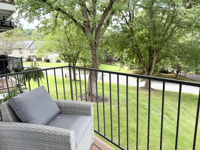 Building Photo - Furnished 1BR Studio w/ Fireplace & Deck – Prime Location!