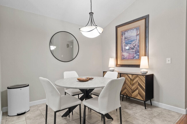 Building Photo - 1407 Park De Ville Pl