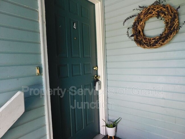 Building Photo - 570 Dawn Ct