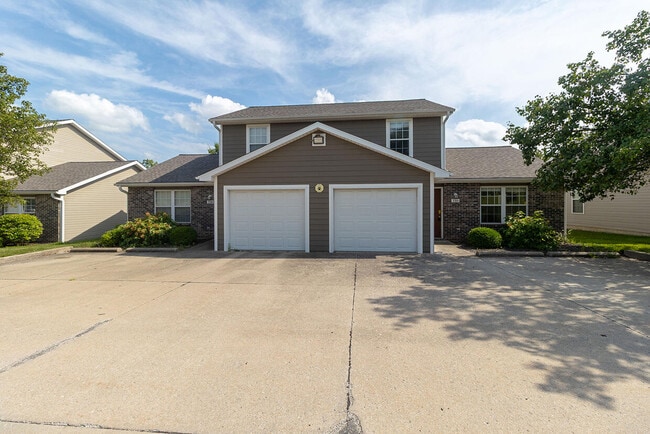 Primary Photo - 3308 E St Charles Rd