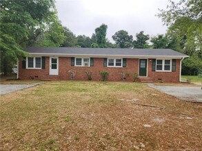 Building Photo - 417 Windermere Dr