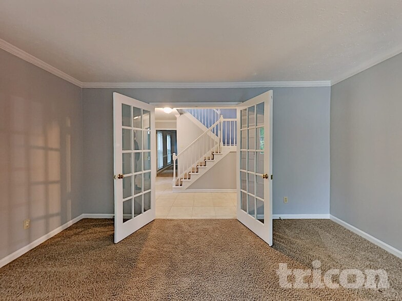 Building Photo - 215 Comstock Ct