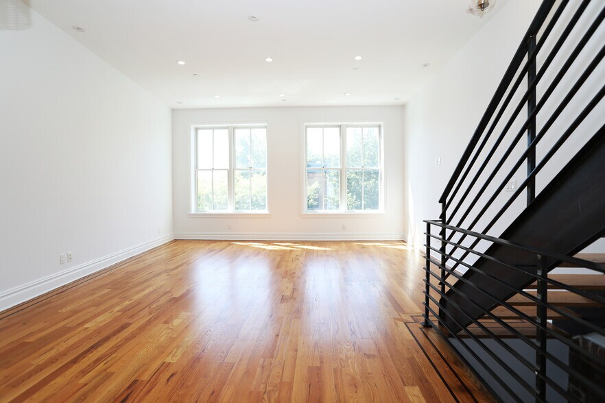 Building Photo - 333 Tompkins Ave