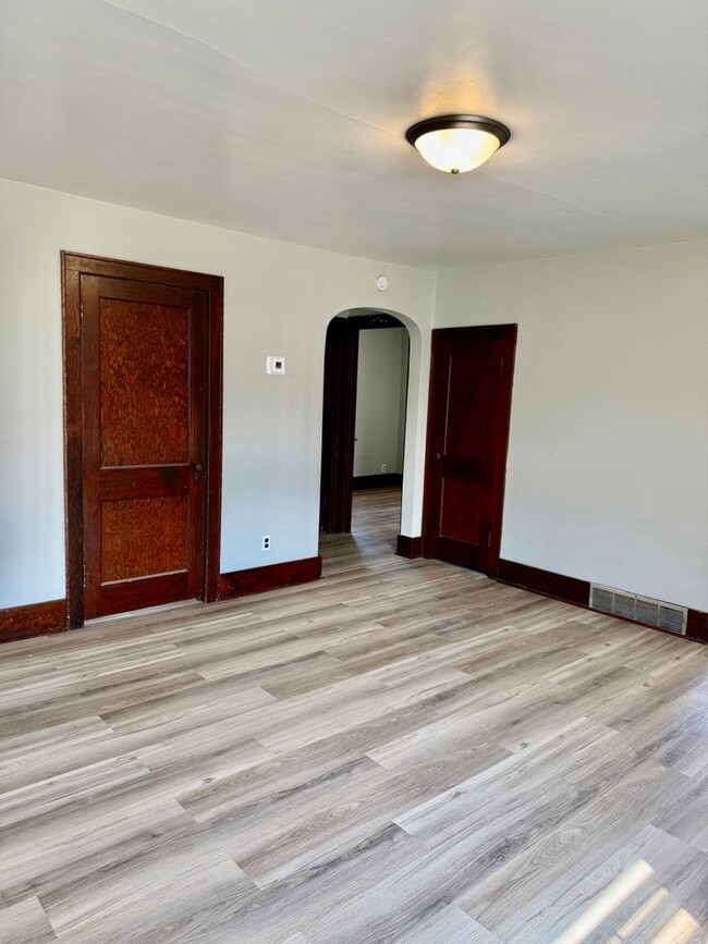 Building Photo - Coming soon! Cozy updated 2 Bedroom Single...