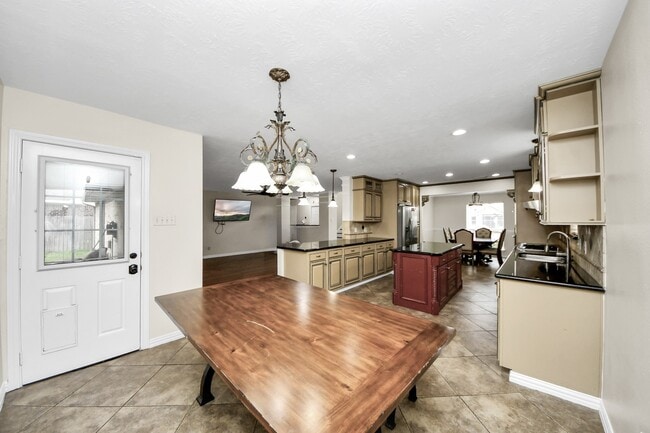 Building Photo - 1024 Glenview Dr