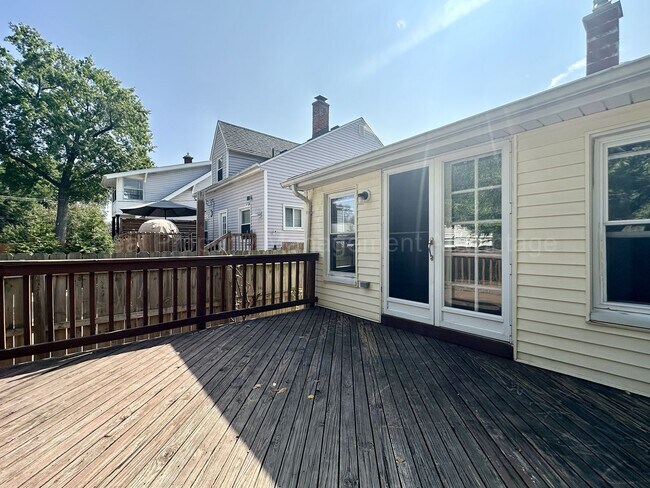 Building Photo - Fully Updated 2BR / 1.5BA – Steps from Dow...