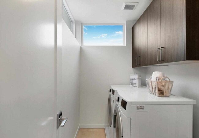 Building Photo - Modern Wallingford/Fremont Home with Rooftop Views & Designer Finishes