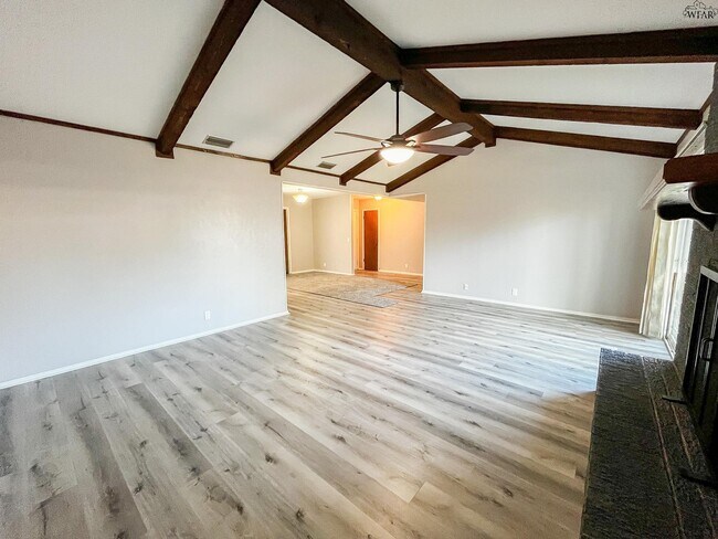 Building Photo - 5533 Briargrove Dr