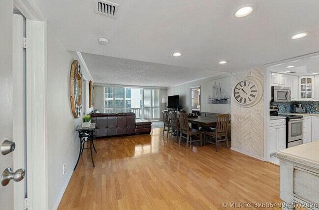 Building Photo - 3570 S Ocean Blvd