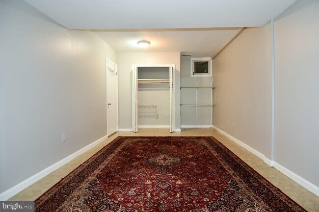 Building Photo - 1627 Valencia Way