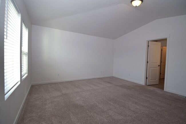 Building Photo - 1400 S 29th Blvd