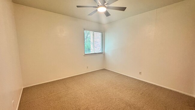 Building Photo - 8903 Trone Cir