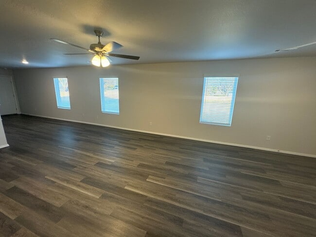 Building Photo - Preleasing Now — Beautiful 3 Bed / 2 Bath Home in Barberry Court!