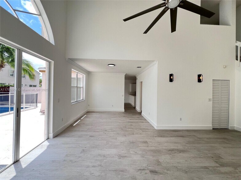 Building Photo - 725 NW 156th Ave