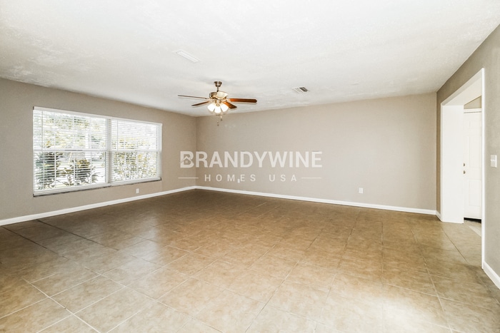 Building Photo - 3221 Thistlehill Dr