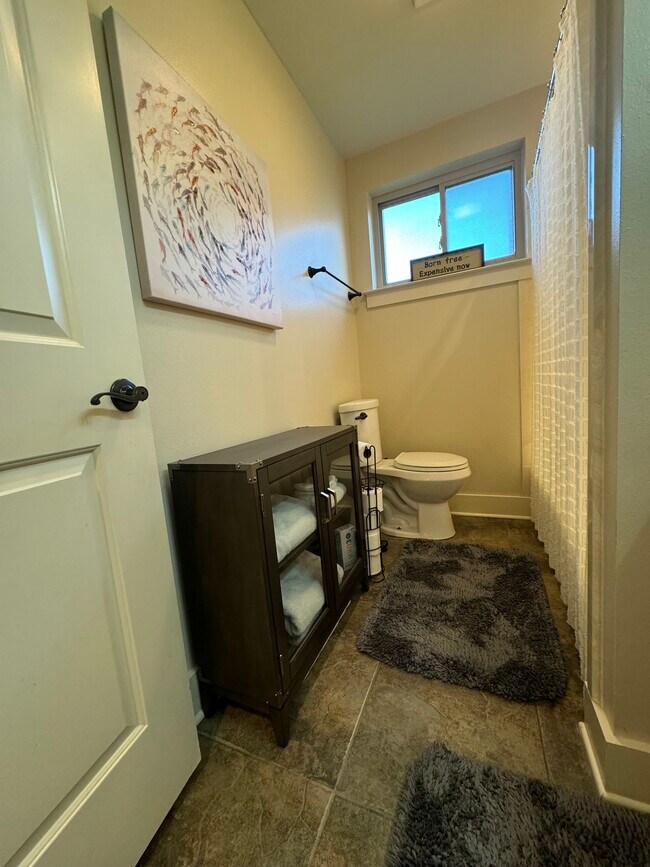 Building Photo - 107 Melvyn Dr