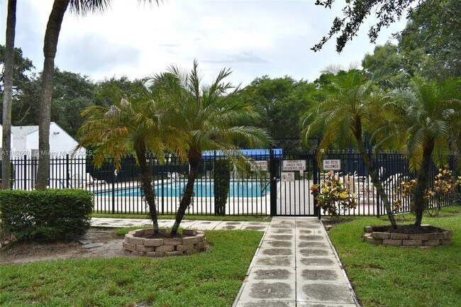 Building Photo - 4459 Carambola Cir S