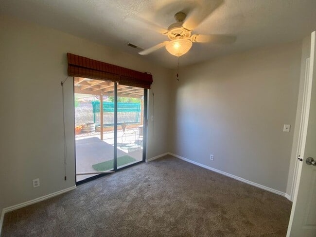 Building Photo - REMODELED TOWNHOME FOR RENT!