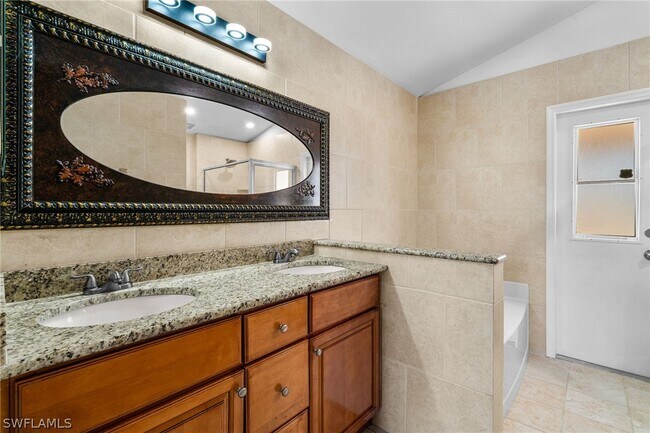 Building Photo - 1715 NE 2nd Ave