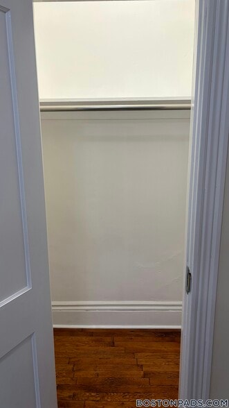 Building Photo - 27 Park Dr