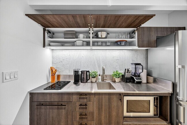 Building Photo - 84 William St