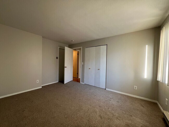 Building Photo - Boardwalk4501 (KC-AM)