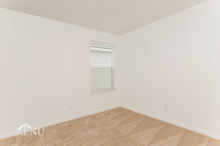 Building Photo - 2942 Jackson Smt