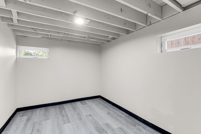 Building Photo - 351 Jefferson Ave