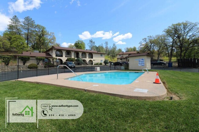 Interior Photo - 300 Boulder Creek Dr, Redding, CA 96003