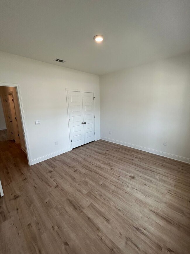 Building Photo - Beautiful 4 Bedroom Home in Point Washington!