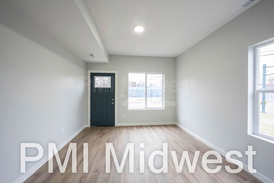 Building Photo - 2814 E Michigan St