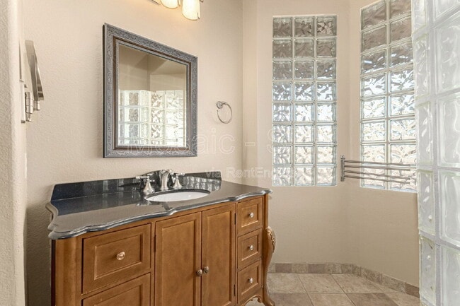 Building Photo - 2738 E Silverwood Dr