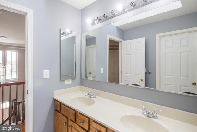 Building Photo - 15309 Lions Den Rd