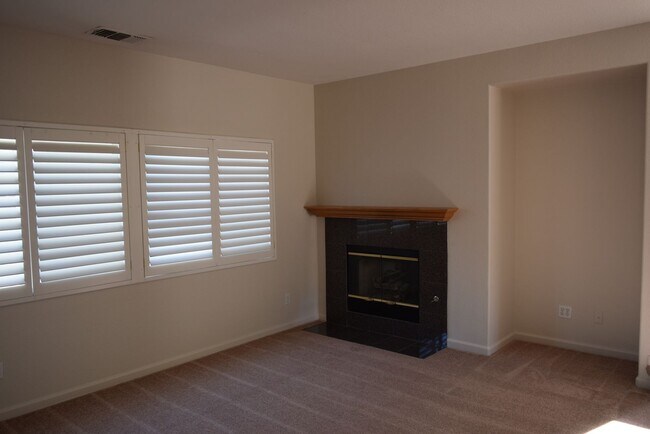 Building Photo - Tracy Home Available in Desirable Edgewood Neighborhood