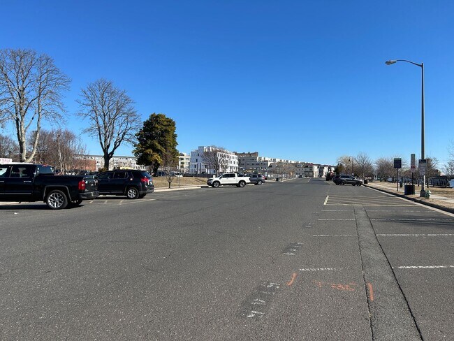 Building Photo - Gorgeous 3 bedroom 1 1/2 bathroom Single F...