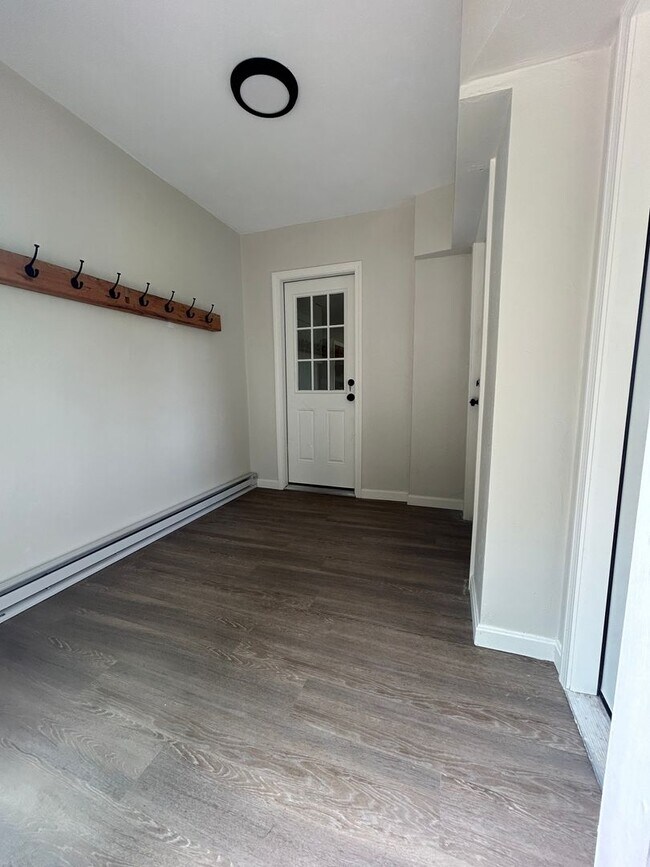 Building Photo - PRICE REDUCTION - Beautiful renovated 5 be...
