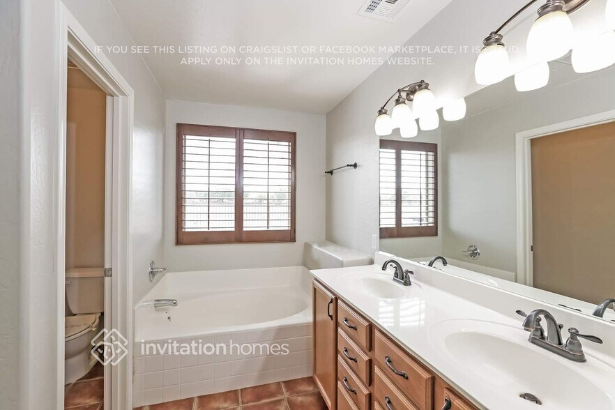 Building Photo - 22193 E Calle de Flores