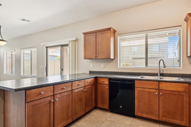 Building Photo - 2711 W Jasper Butte Dr