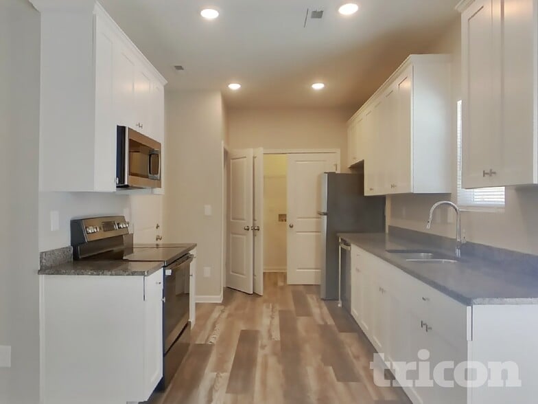 Building Photo - 518 Sylvia St