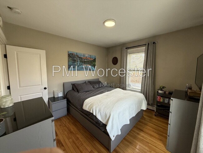 Building Photo - 29 Loxwood St