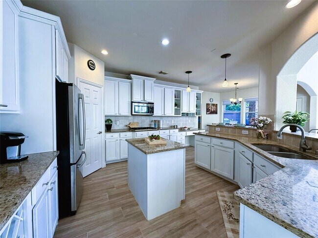 Building Photo - 66 Fulshear Ct