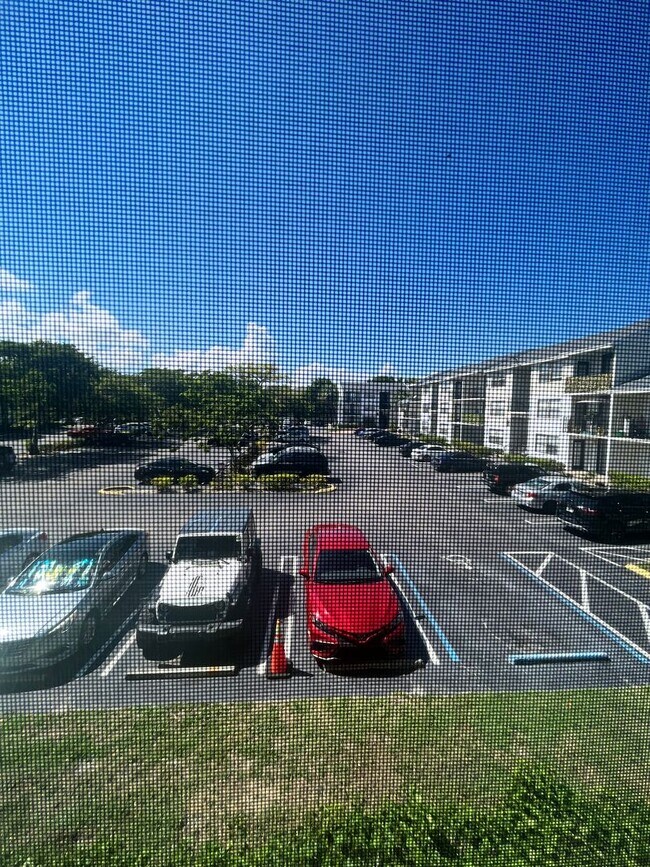 Building Photo - ONE BEDROOM ONE BATHROOM!! WATERFRONT COMMUNITY