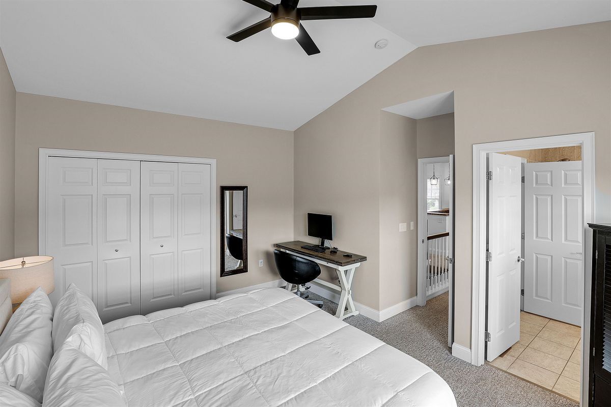 Building Photo - 13 Greenscapes, 9