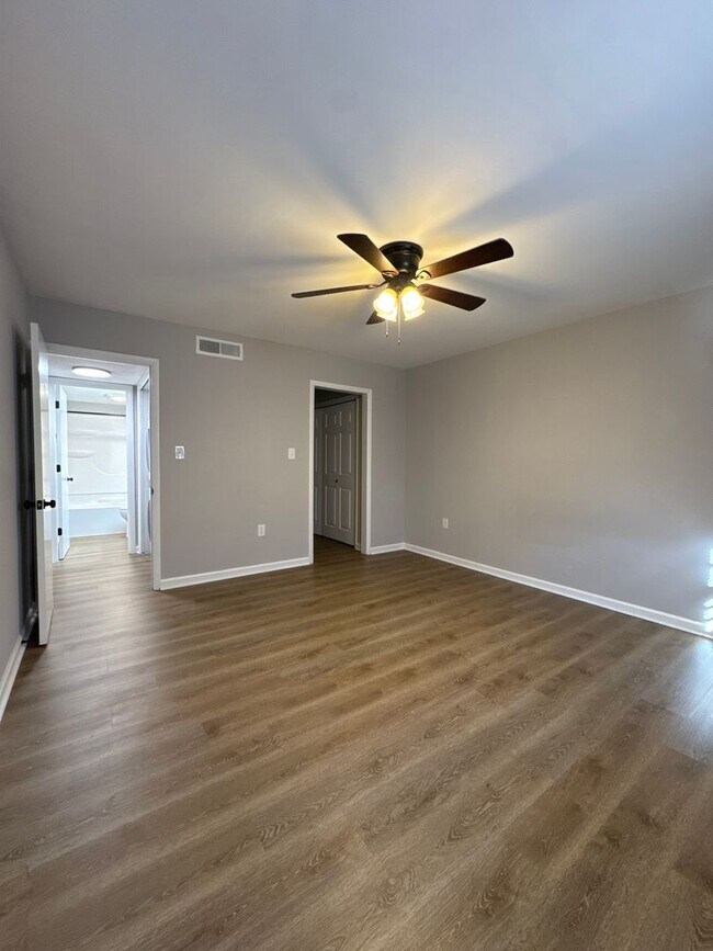 Building Photo - Quail Valley-6A