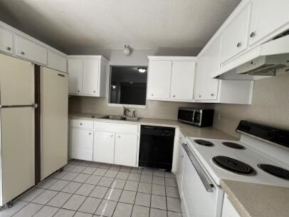 Building Photo - 6101 9th Dr